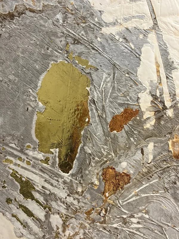 Aurum — gold and the relief of grown mycelium